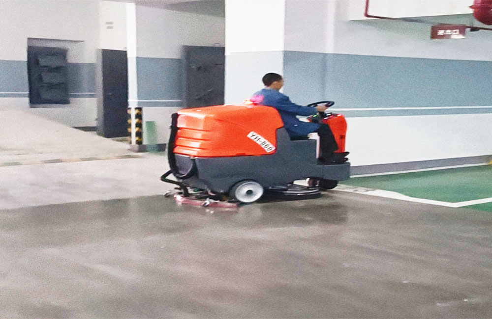 <b>無錫汽車零部件公司采購勝敏YH-860駕駛式洗地機(jī)</b>